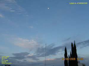 Luna al Atardecer